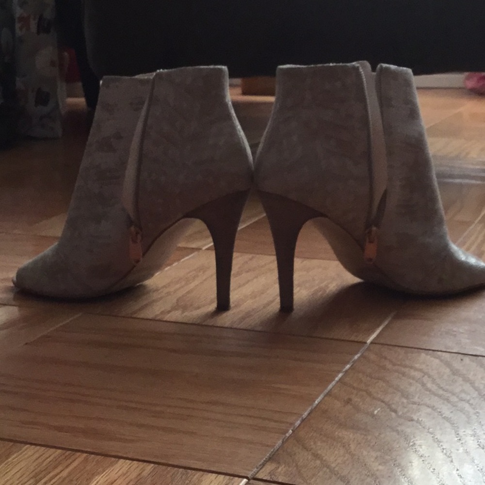 Shoes - Picture 3 of 3